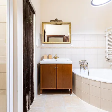아파트 Victus Elegant Close To The By Renters *